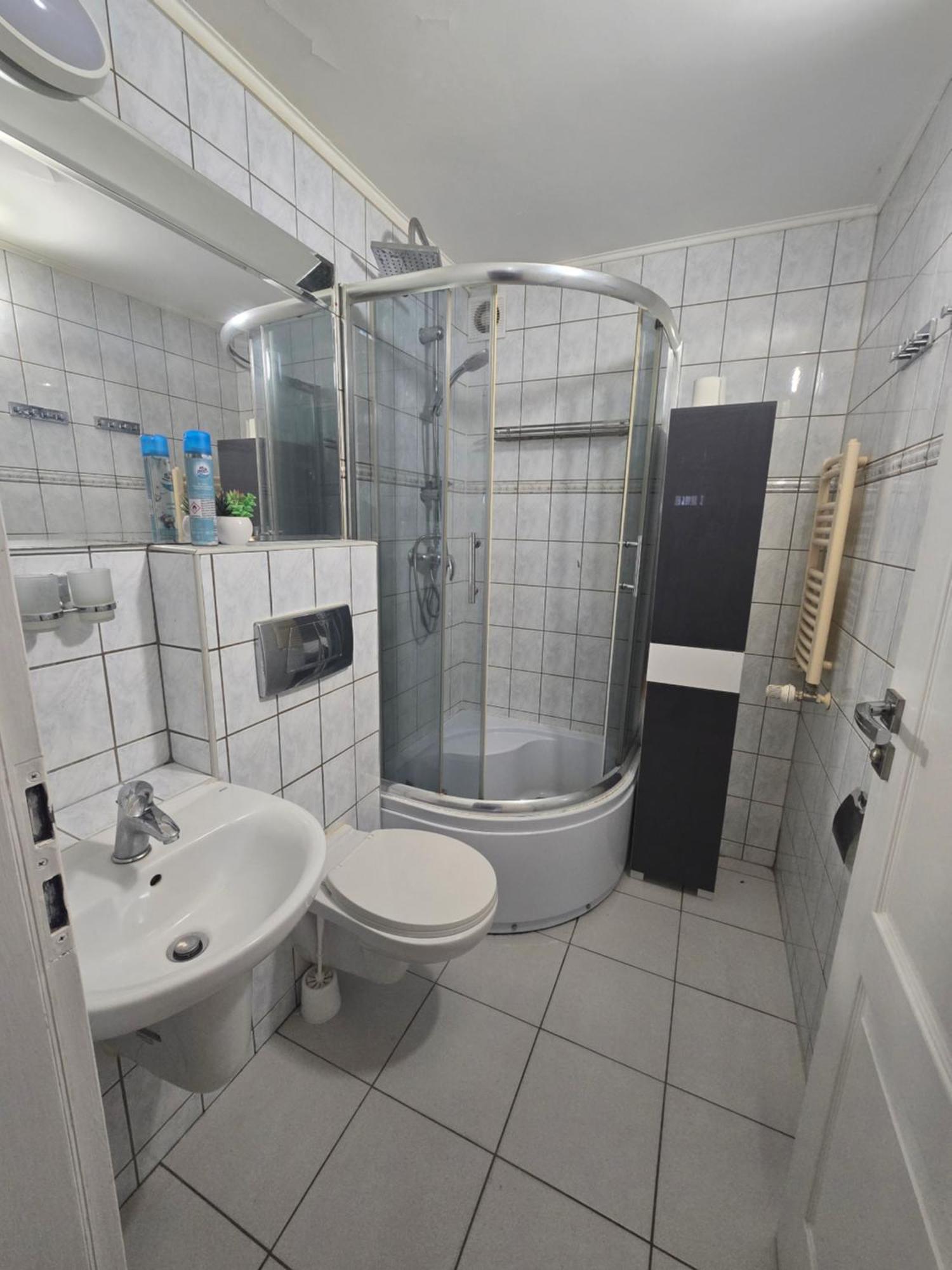 Hotel Dworek Wroclaw Ngoại thất bức ảnh