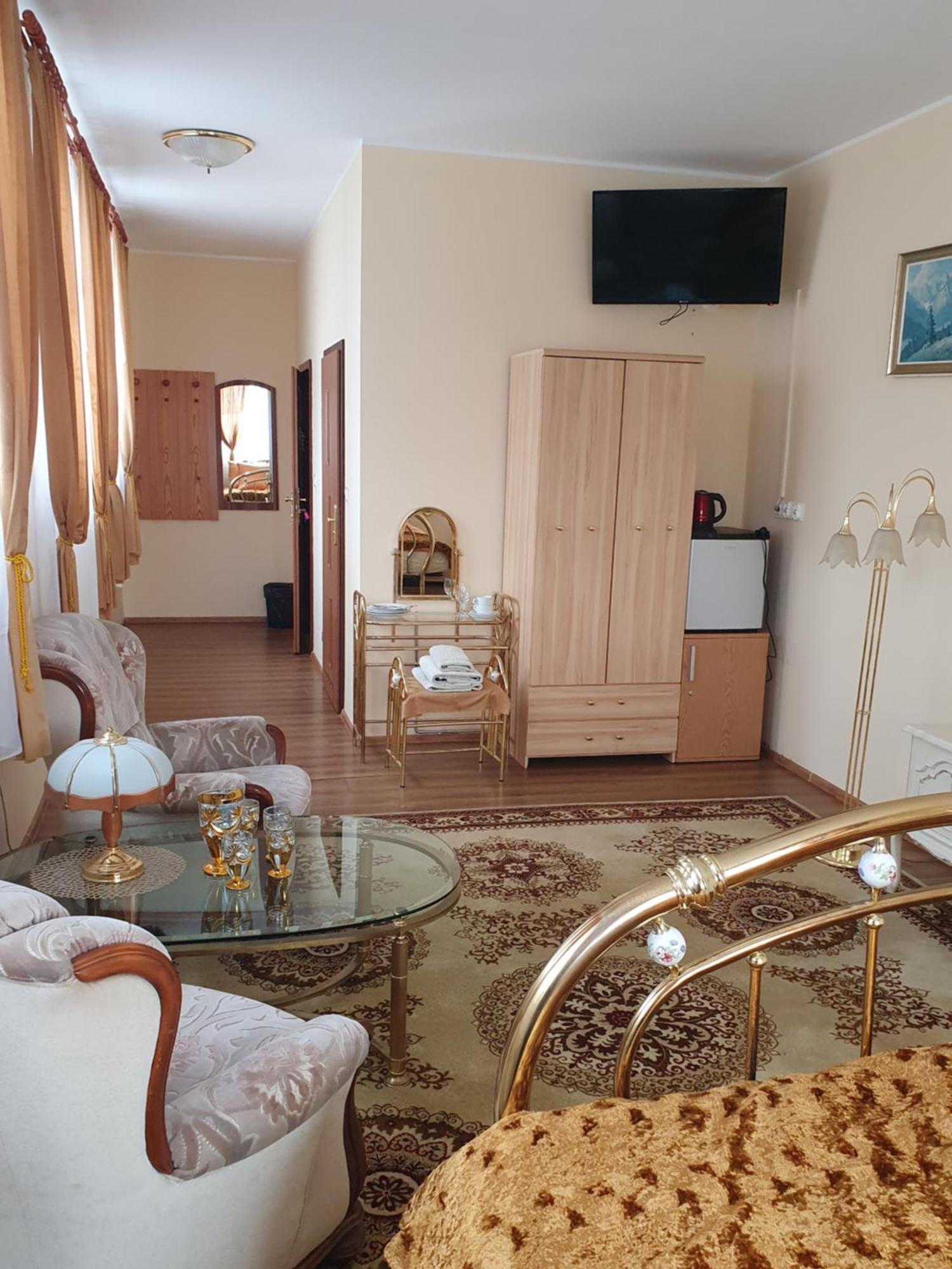 Hotel Dworek Wroclaw Ngoại thất bức ảnh