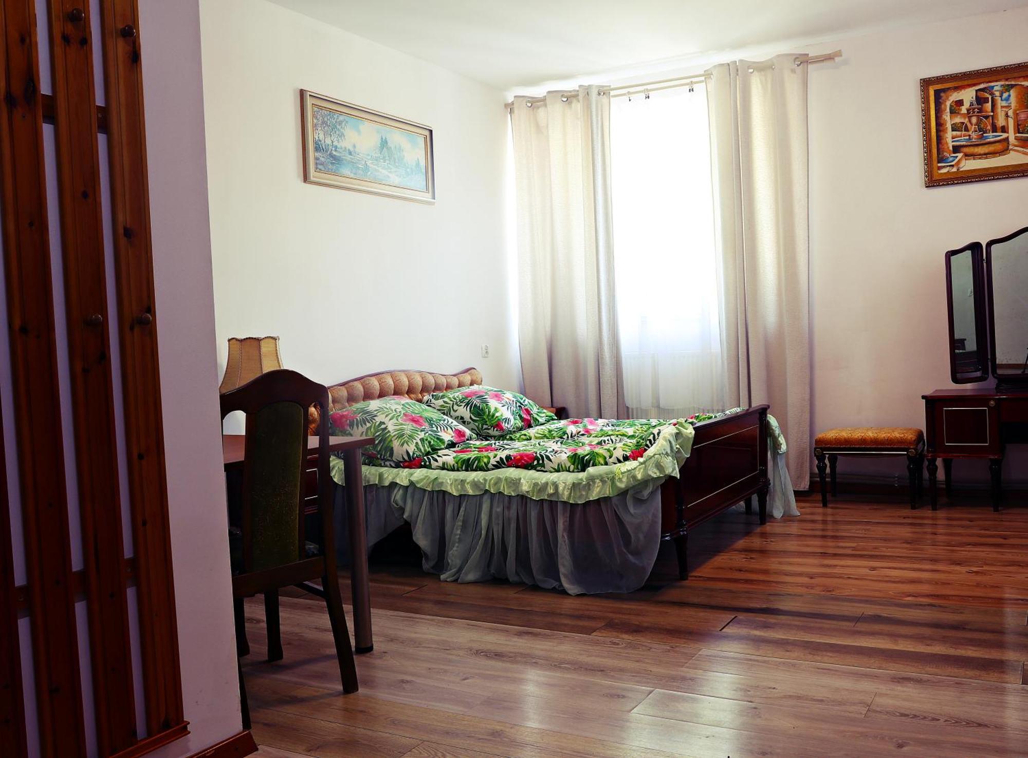 Hotel Dworek Wroclaw Ngoại thất bức ảnh